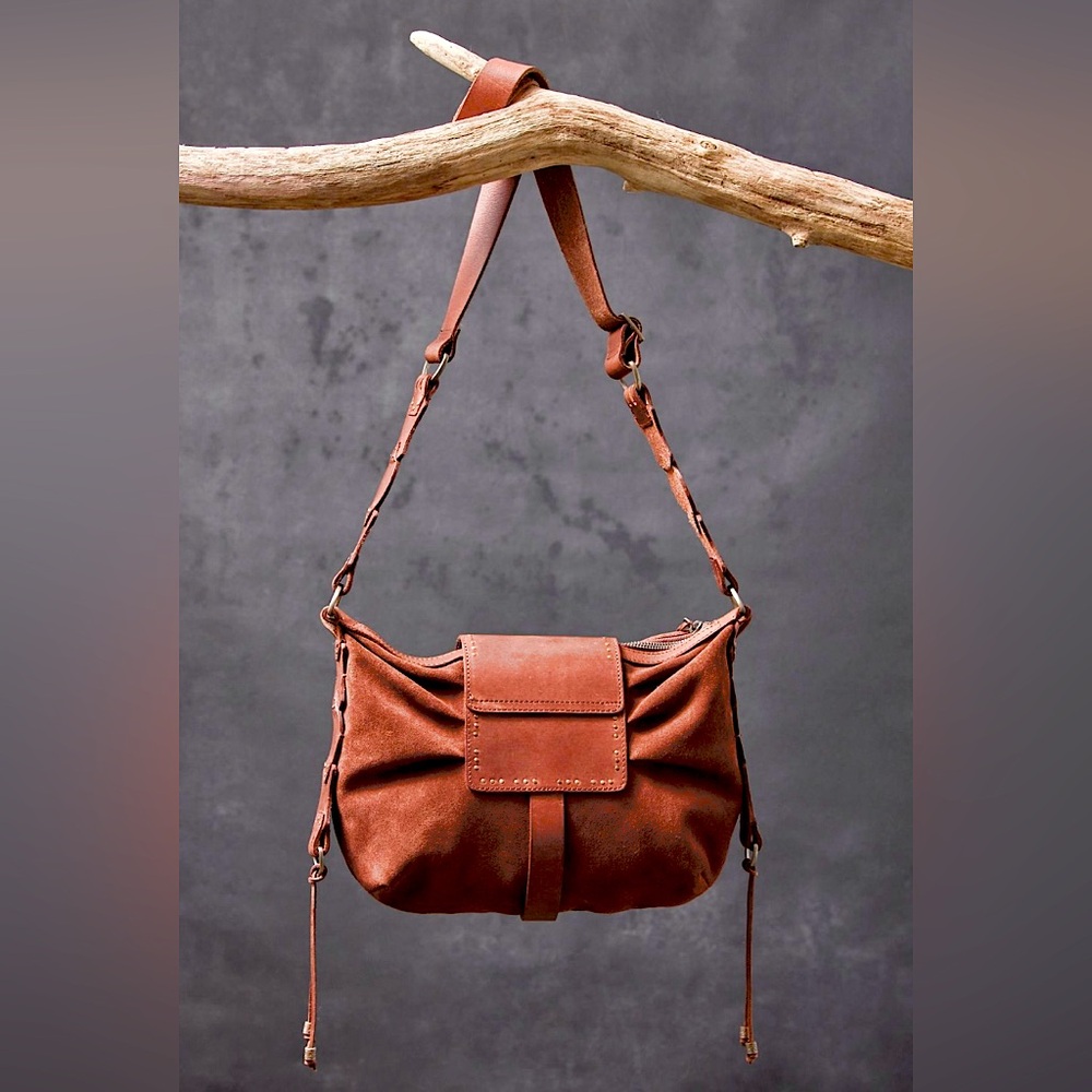 Free People We The Free Silvie Studded Sling Bag // NWT // 100% Leather - Picture 4 of 13